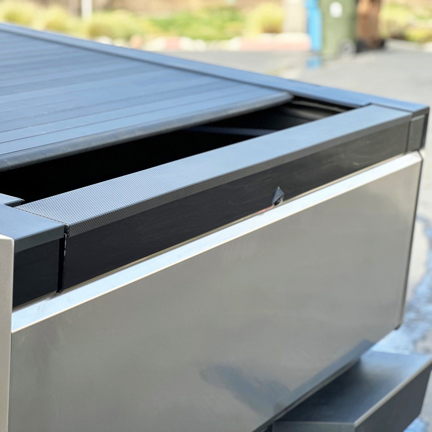 Tailgate Top Vinyl Wrap (Carbon)