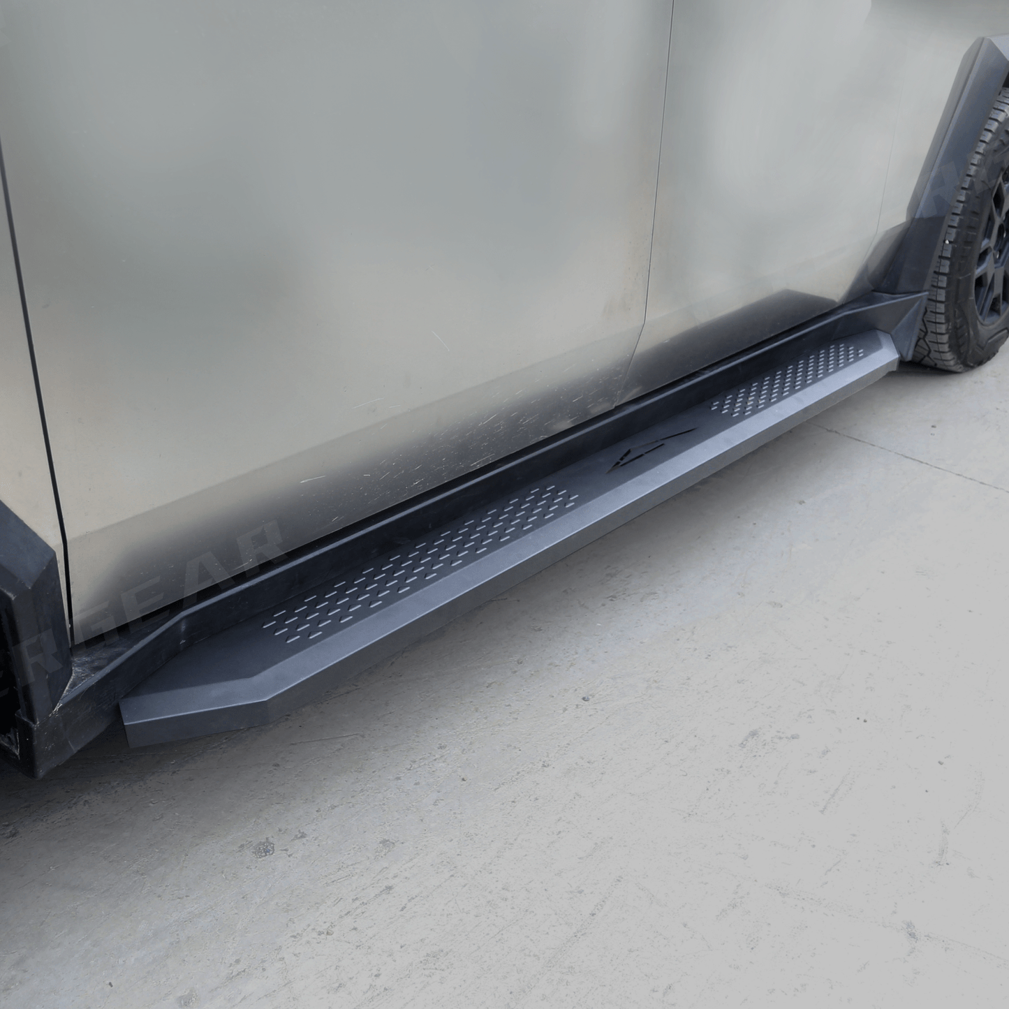 Running Board / Nerf Bars / Side Steps (Solid Design)